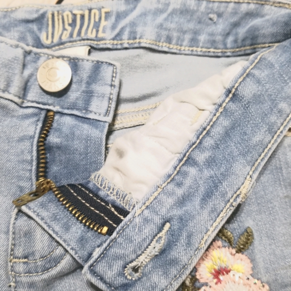 ❗SALE❗Justice Frayed Floral Shorts - Picture 3 of 6